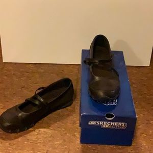 Women’s Skechers toffee colored shoes. Size 9.5